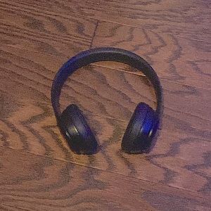 Beats SOLO3 Wireless Noise Cancellation Headphones.